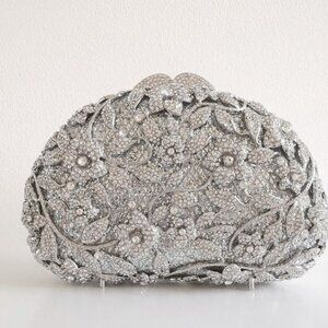 Exquisite Crystal Floral Rose Garden clutch evening purse in silver 🆕
